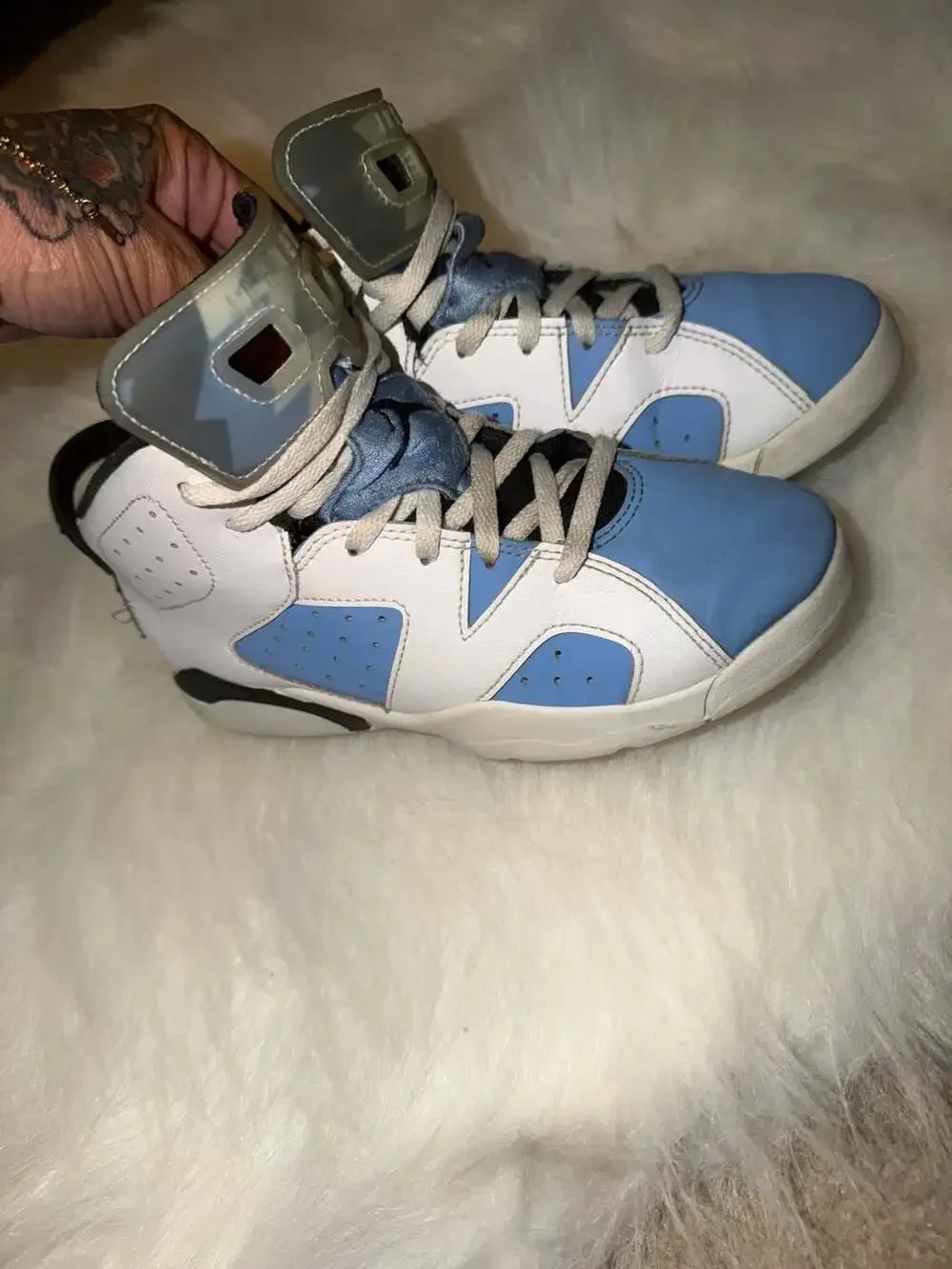 Nike Air Jordan 6 Retro University Blue UNC Youth DV3605-410 PS Size 1.5Y